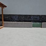 חלון זכוכית בבריכת דגים